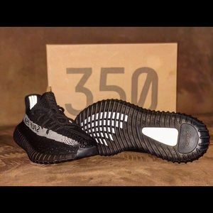 Yeezy’s boost 350 V2